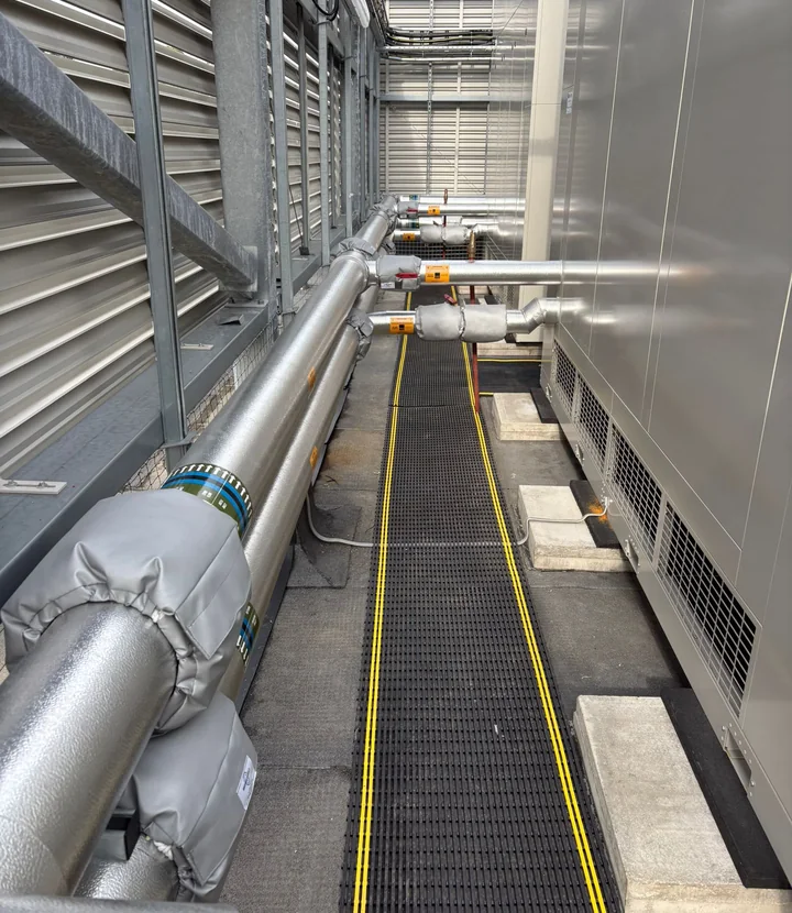 Fully insulated chilled-water pipework with protected valves and removable jackets