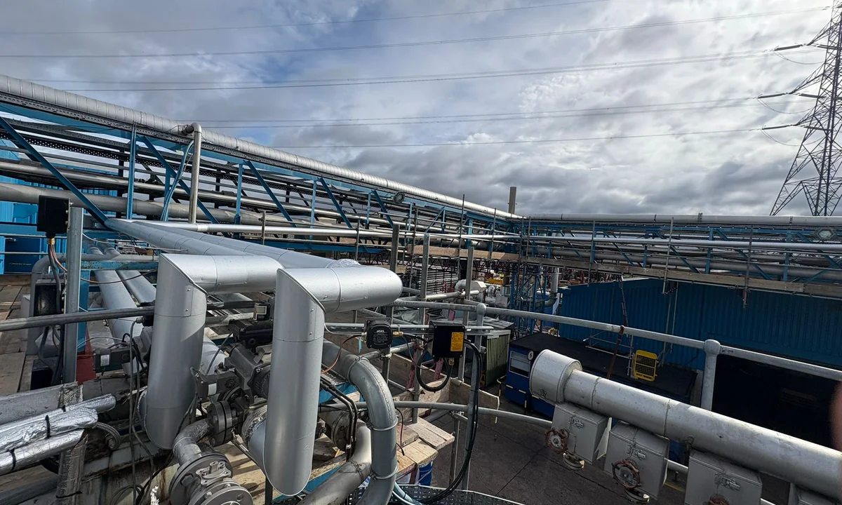 Industrial process insulation with practical maintenance access