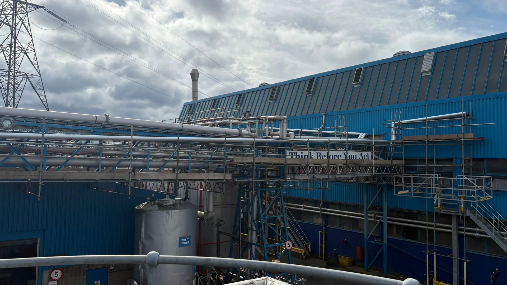 Insulated process routes across a live industrial site