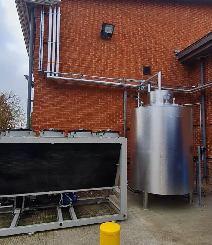 Insulated external vessel with aluminium cladding and weather-resistant finish