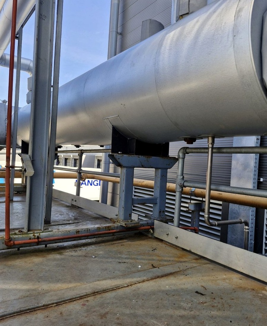 Commercial ductwork insulation through visible service zones